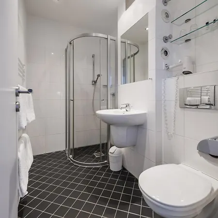Lützow Hotel 3*