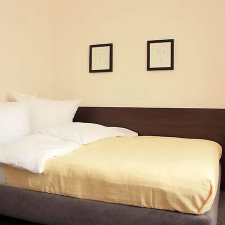 Lützow Hotel 3*