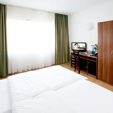 Hotell Luetzow 3*